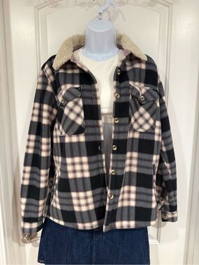 Women’s Soho Threads Women's Sherpa Lined / excellent condition